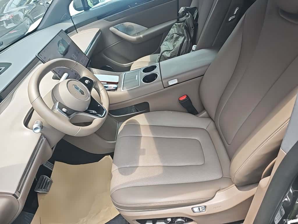 Luxeed R7, 2025 15