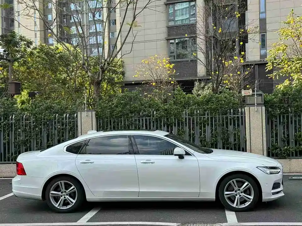 Volvo S90
