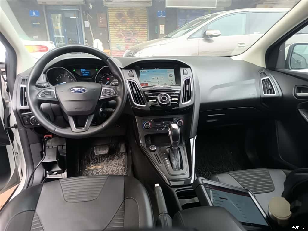 Ford Focus, 2017 10