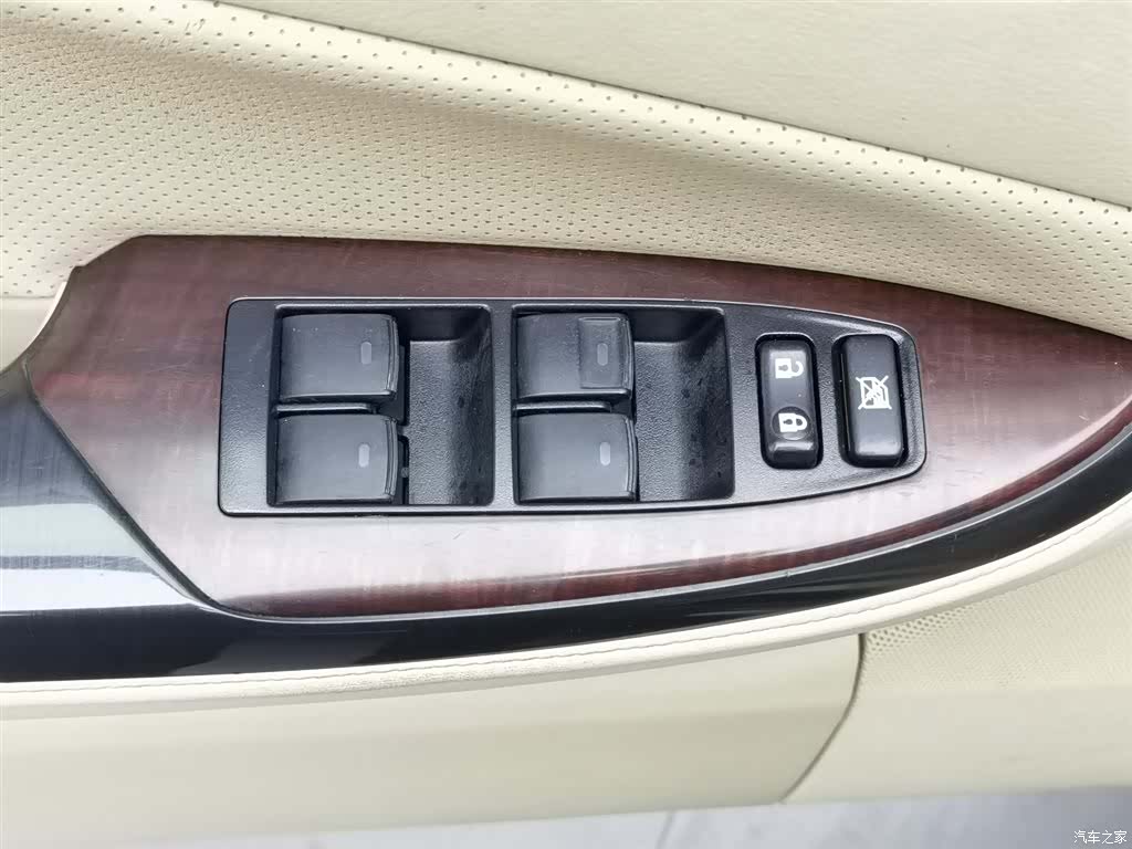 Toyota Crown, 2010 9