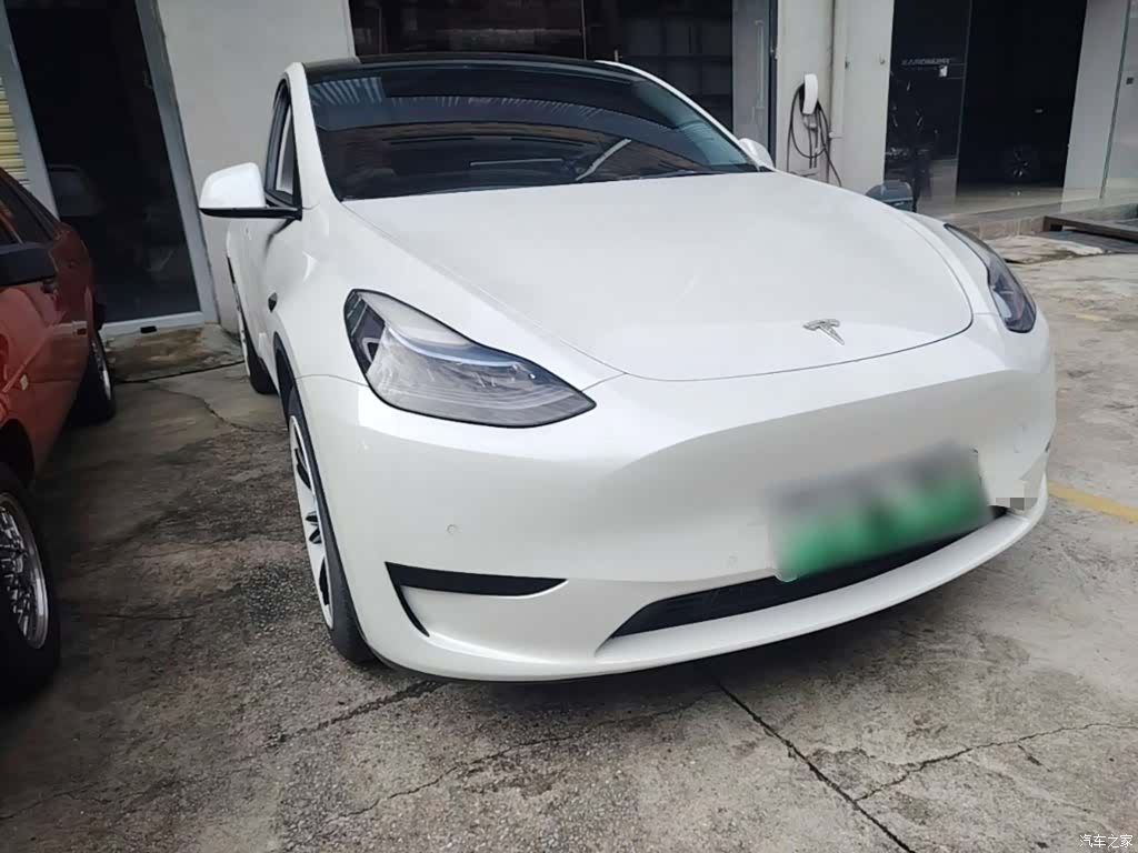 Tesla Model Y, 2023 4