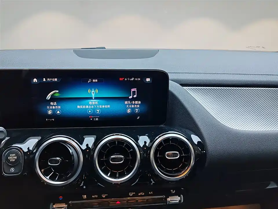 Mercedes-Benz GLA Mercedes-Benz GLA