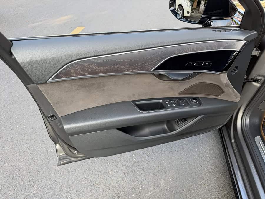 Audi A8 2019, фото 6
