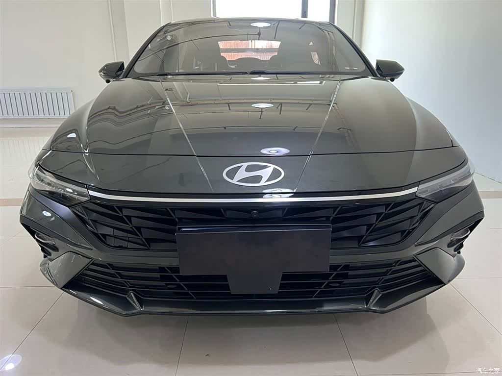 Hyundai Elantra, 2023 2