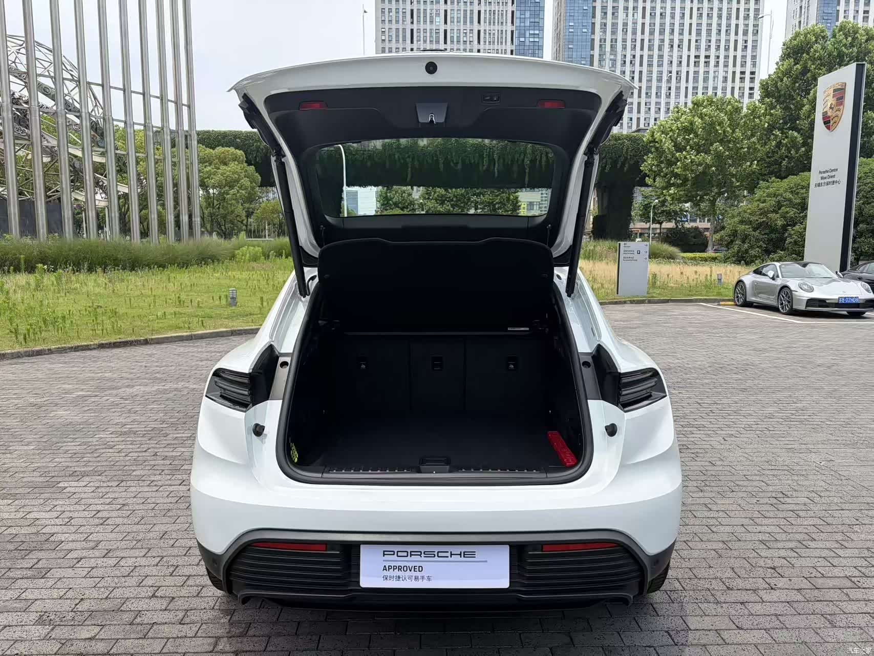 Porsche Macan, 2025 9