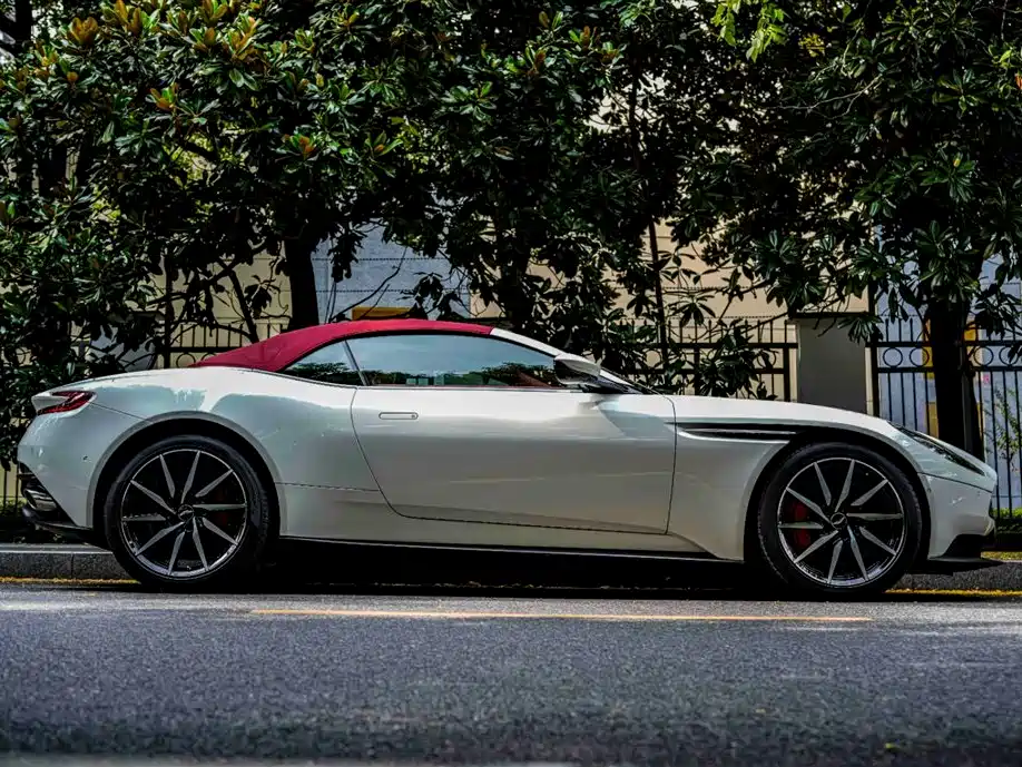 Aston Martin DB11