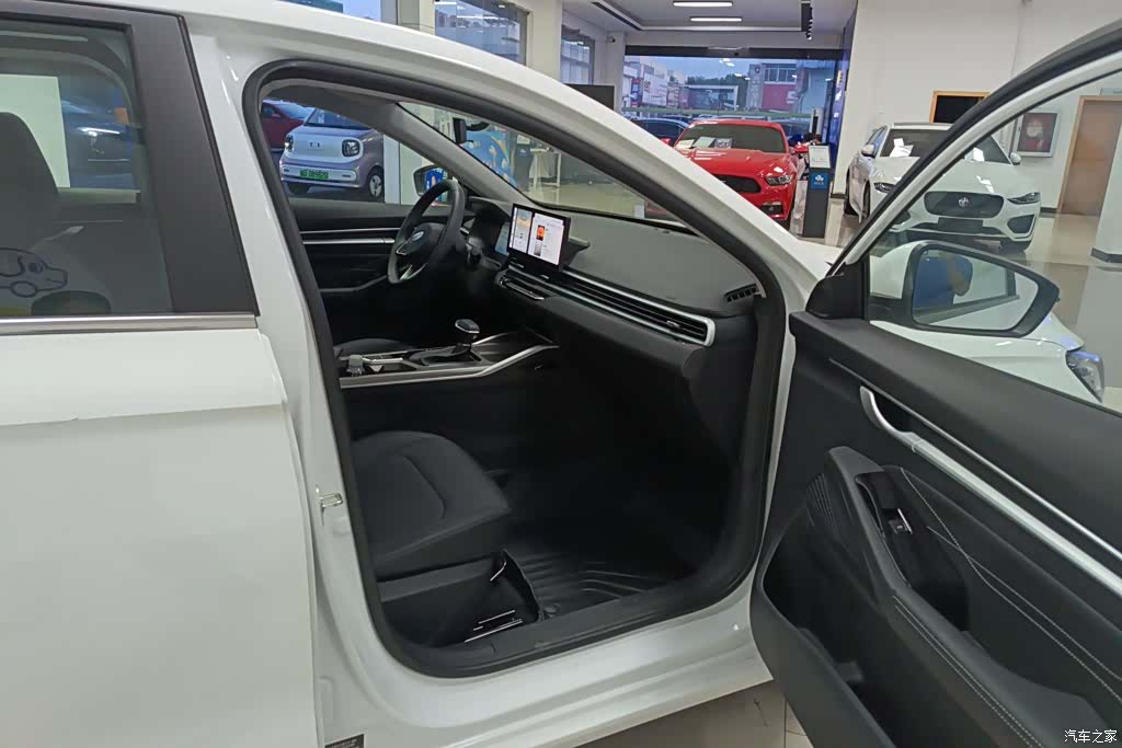 Geely Emgrand, 2025 8