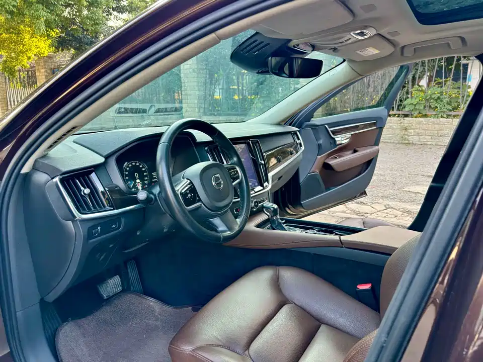 Volvo S90
