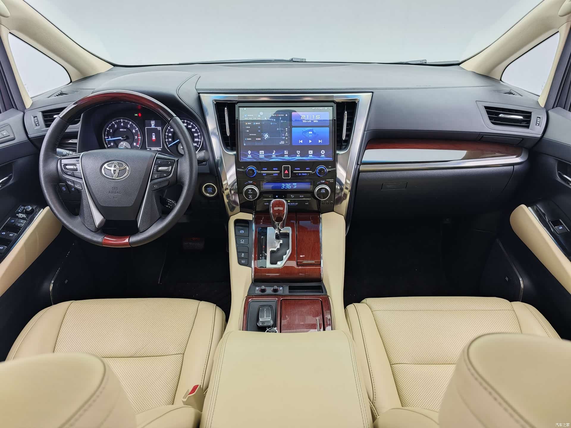 Toyota Alphard, 2015 8