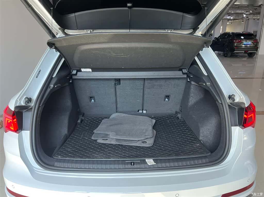 Audi Q3, 2023 20