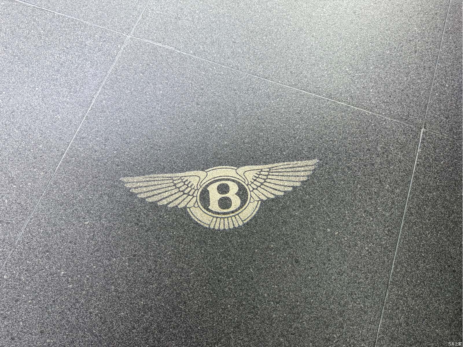Bentley Bentayga, 2025 14