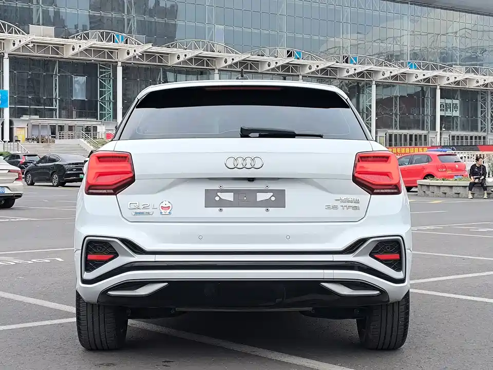 Audi Q2L Audi Q2L