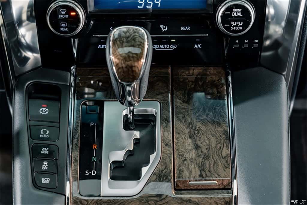 Toyota Vellfire, 2022 15