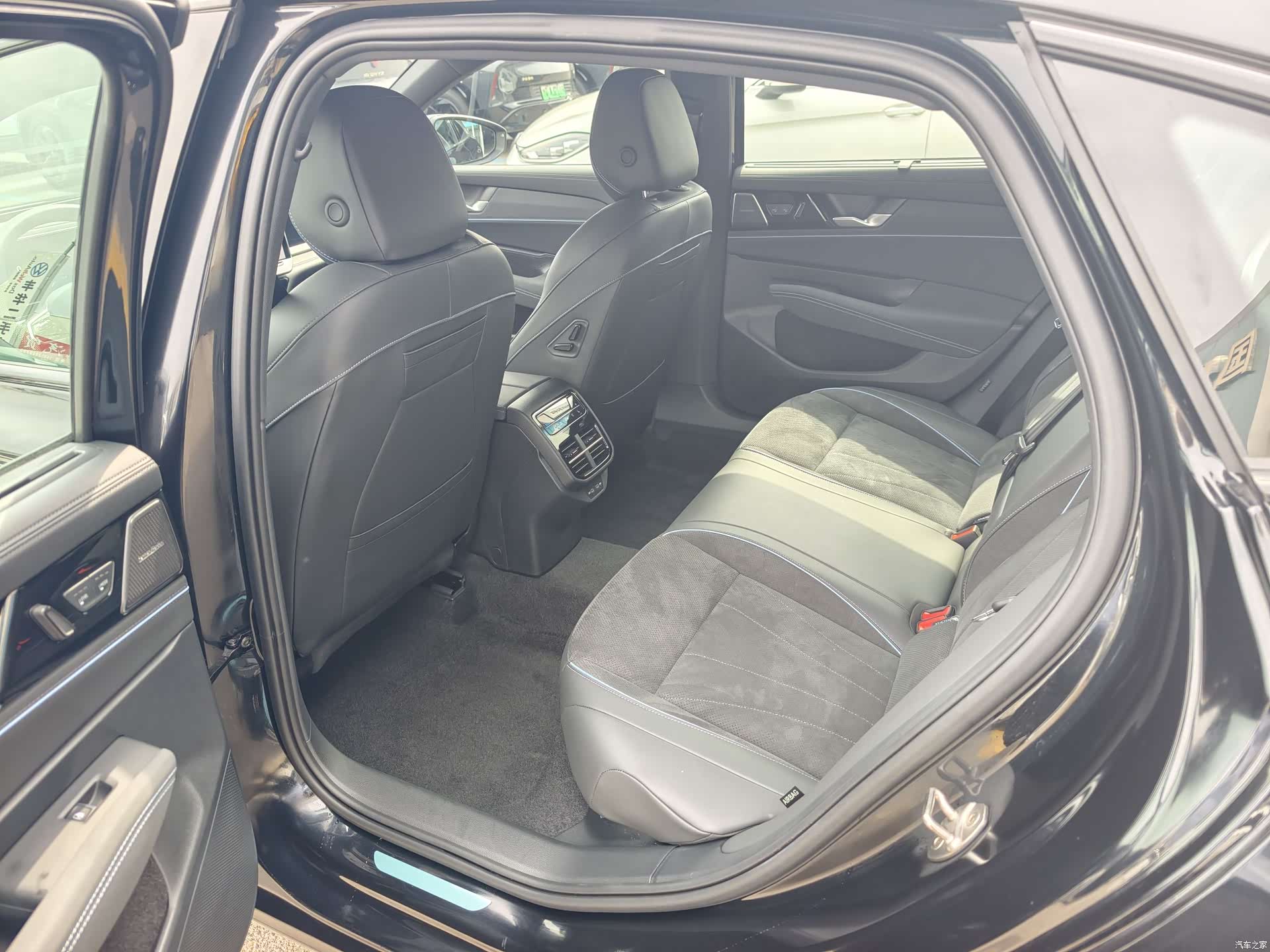 Volkswagen Passat, 2025 8