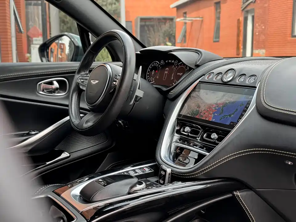 Aston Martin DBX