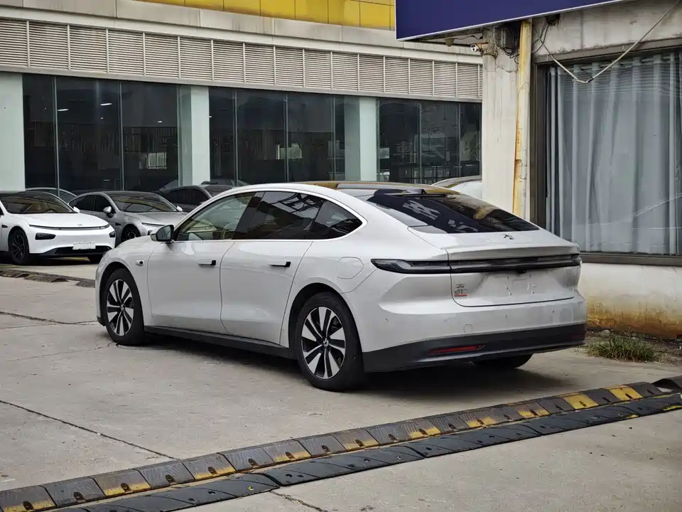 NIO ET7