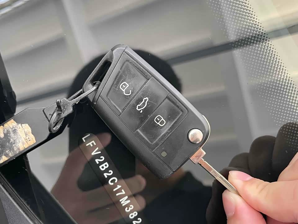 Volkswagen Exploring the shadow