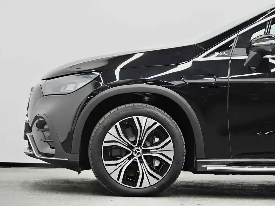 Mercedes-Benz EQE SUV