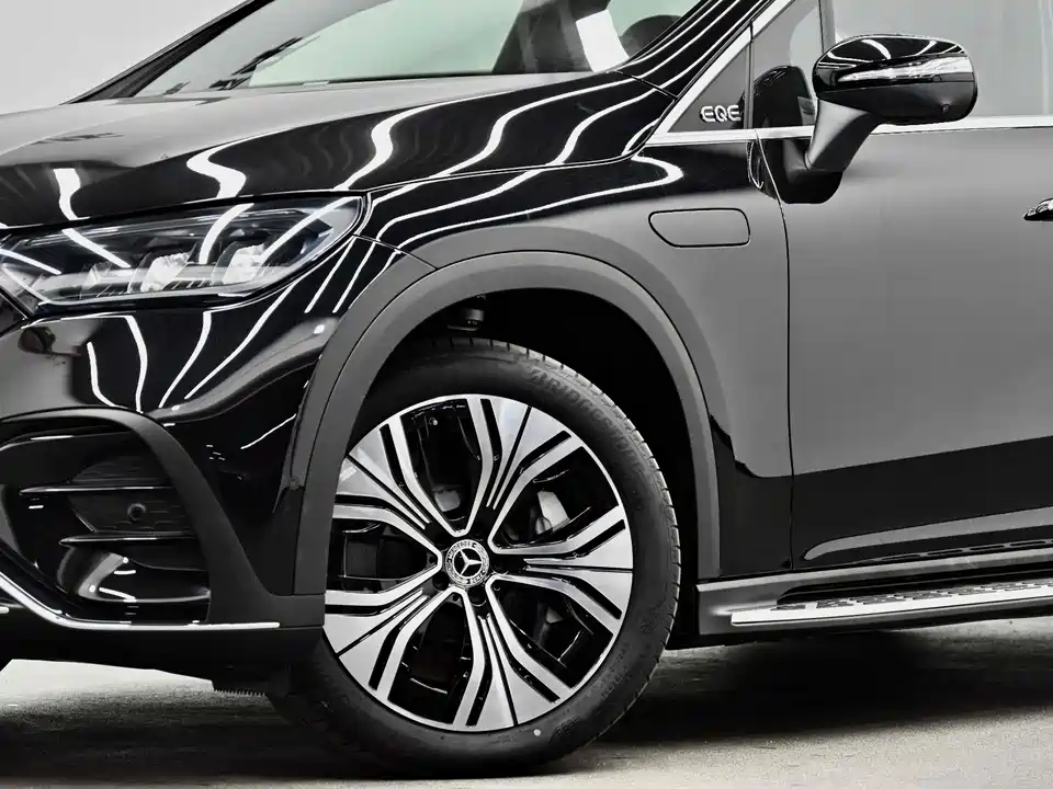 Mercedes-Benz EQE SUV