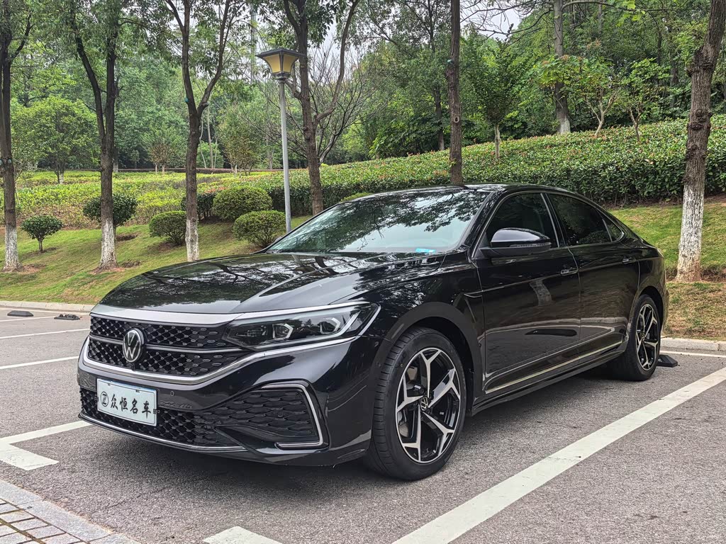 Volkswagen Passat 2023 330TSI Luxury