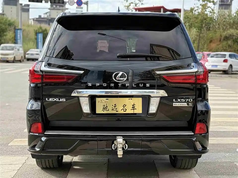 Lexus LX
