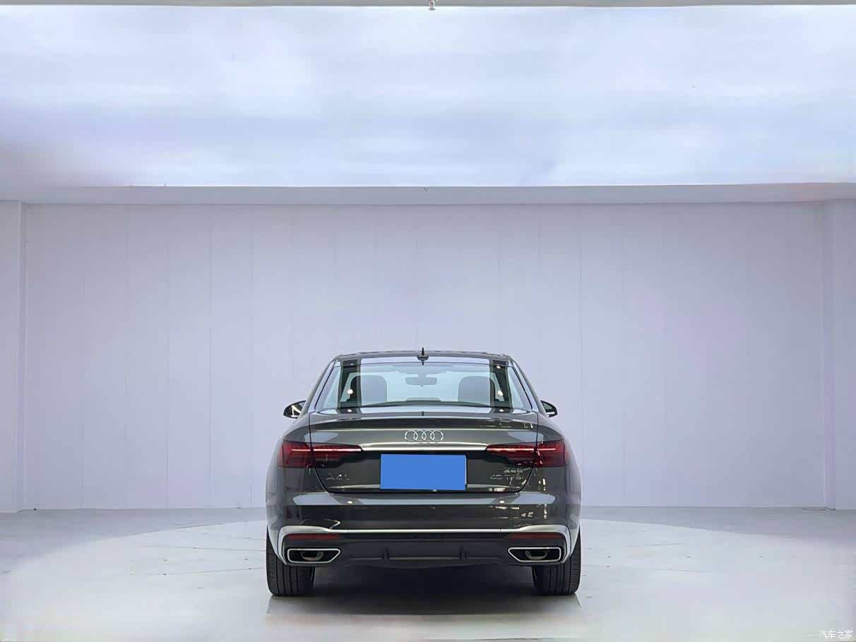 Audi A4L, 2022 все фото