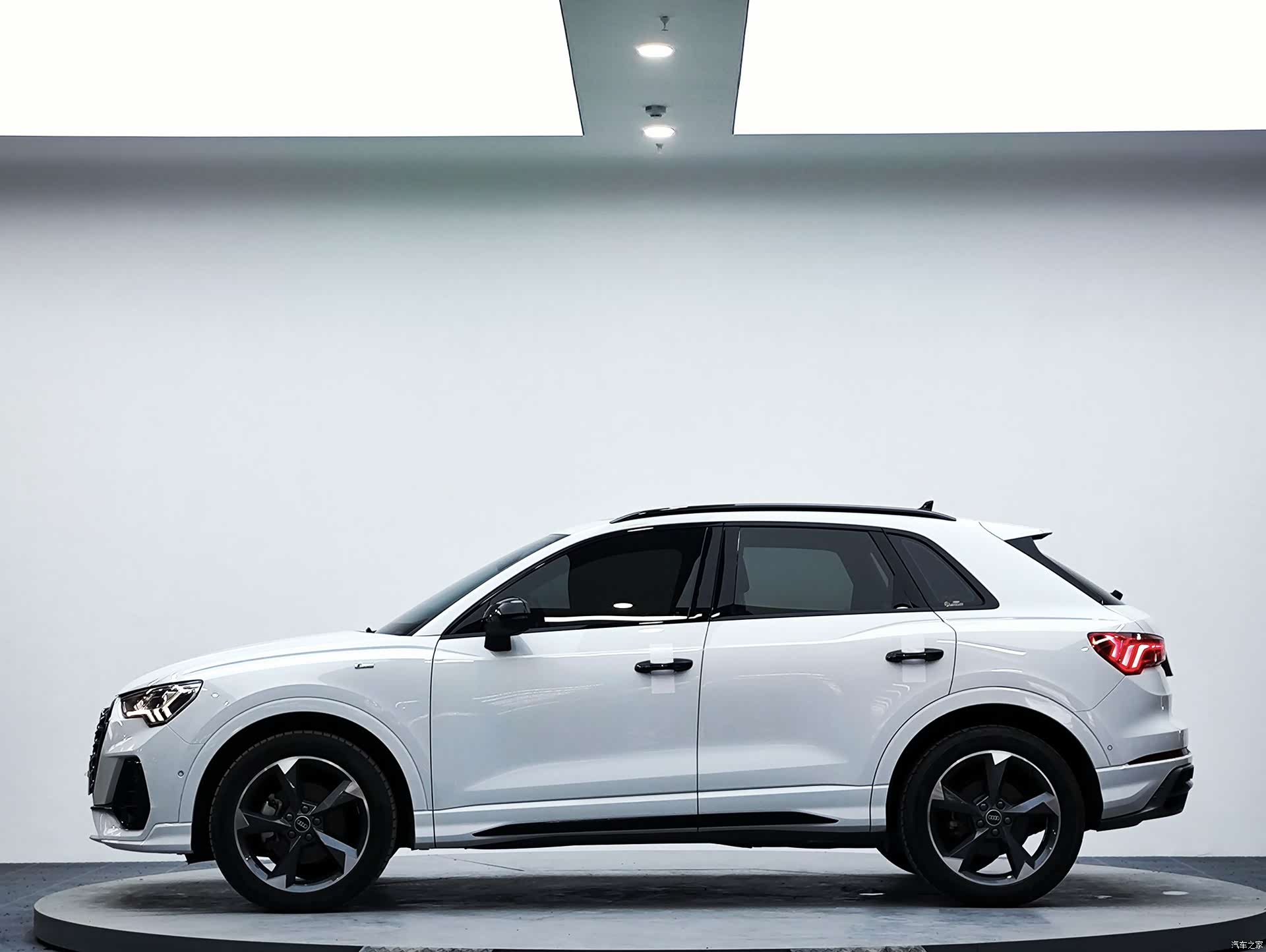 Audi Q3, 2022 все фото