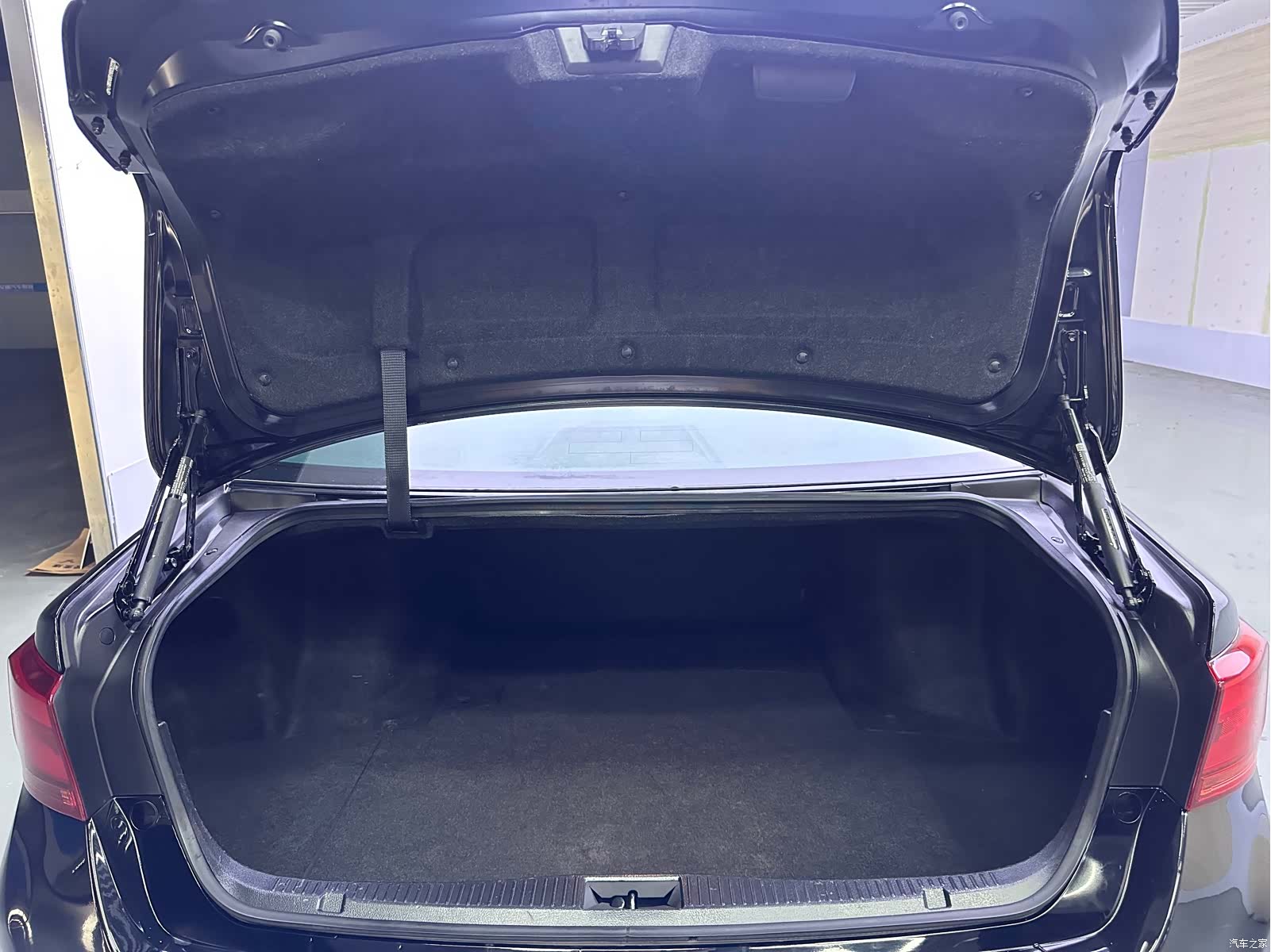 Toyota Crown, 2017 10