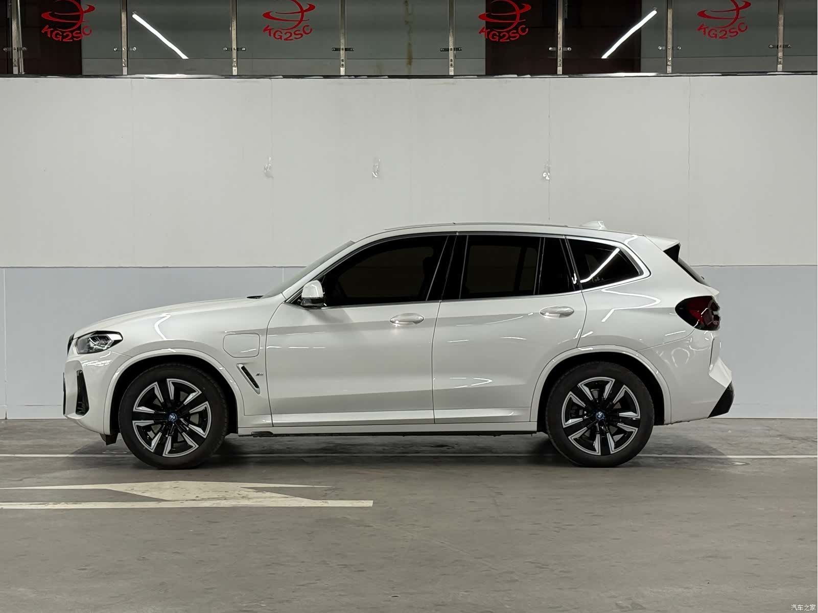 BMW iX3, 2025 4