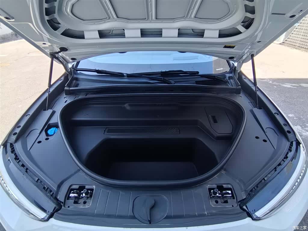 Audi e-tron, 2025 10