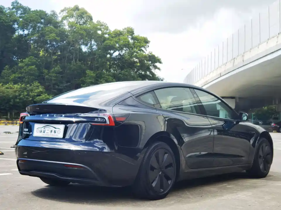 Tesla Model 3 Tesla Model 3