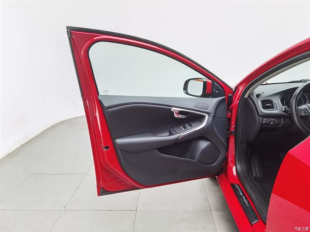 Volvo V40, 2015 8