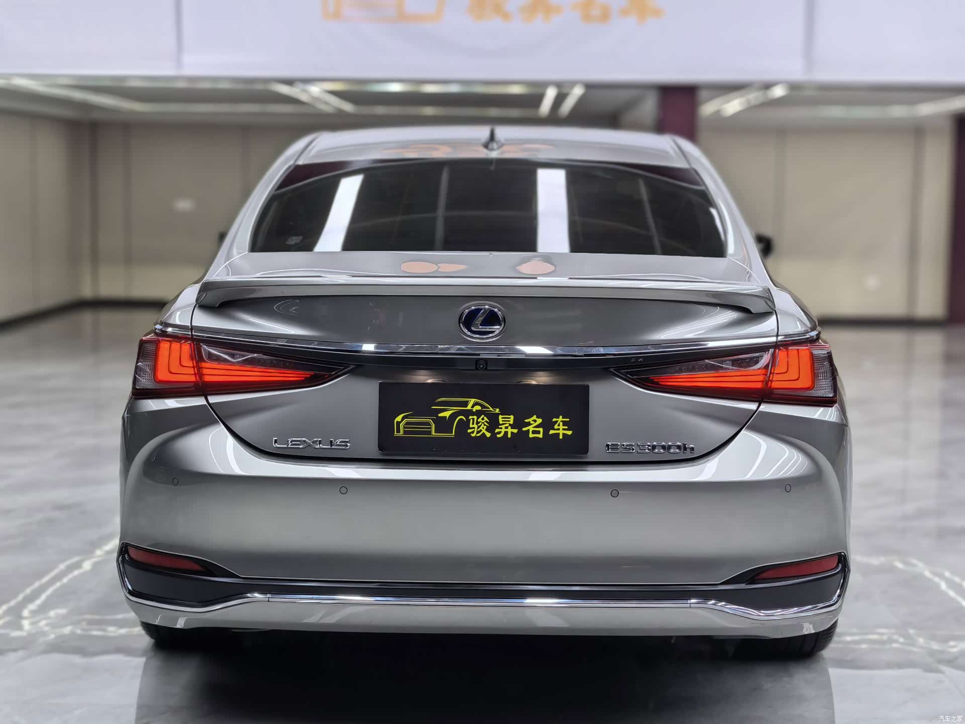 Lexus ES, 2020 все фото