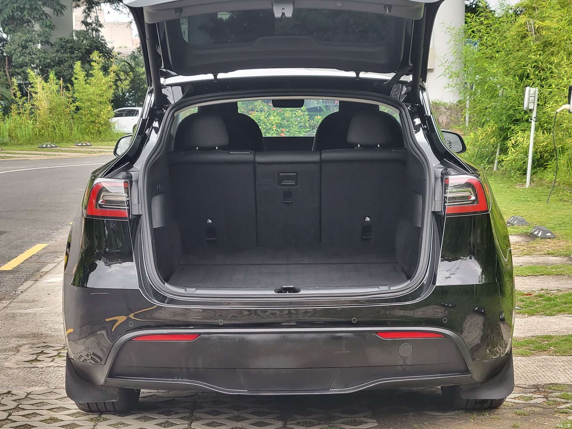 Tesla Model Y, 2023 18