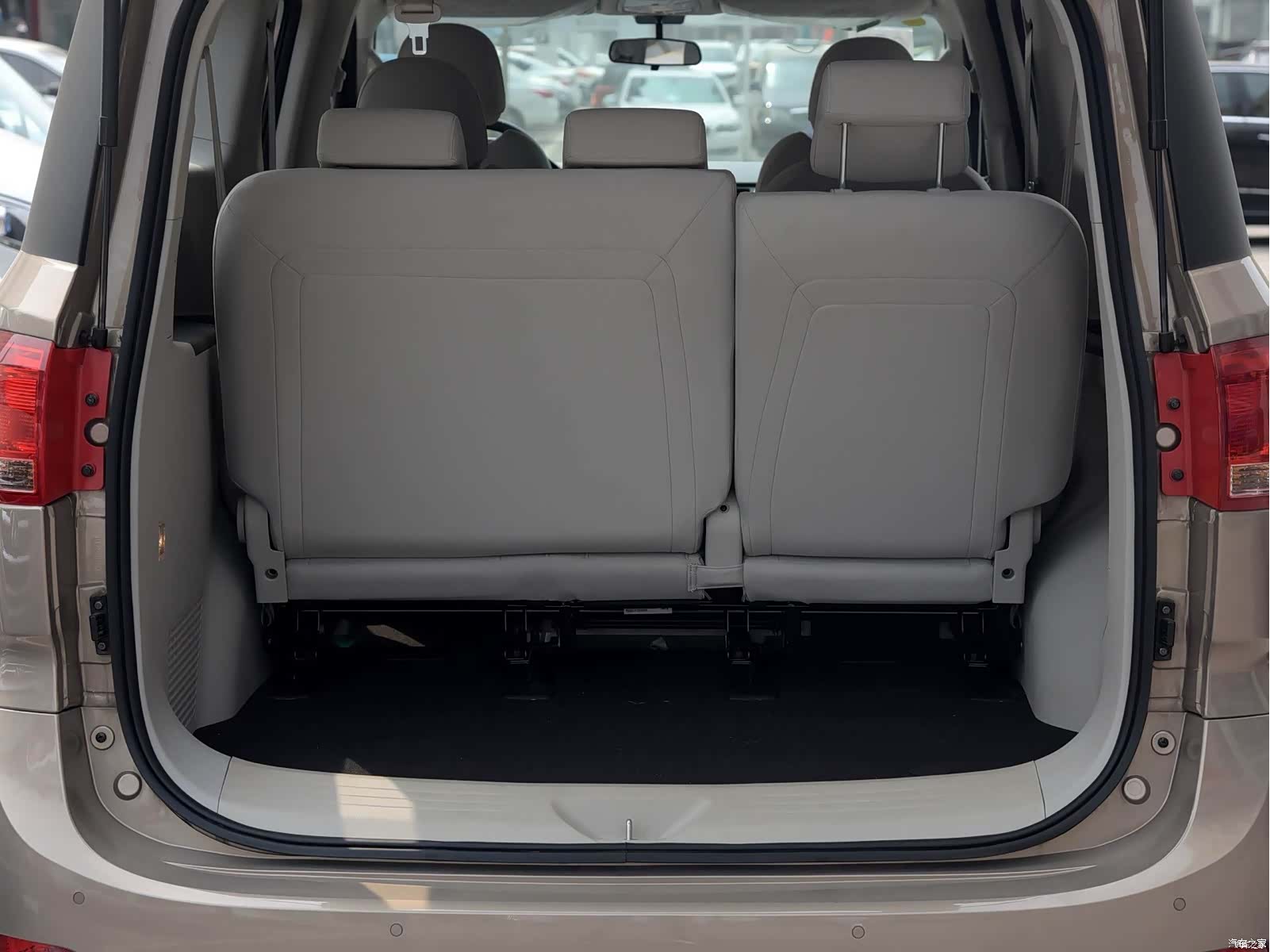 Maxus G10, 2017 9