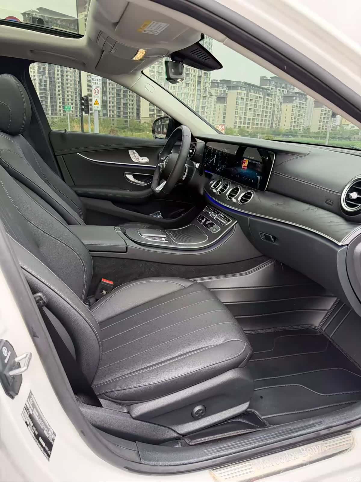 Mercedes-Benz E-Class, 2024 14