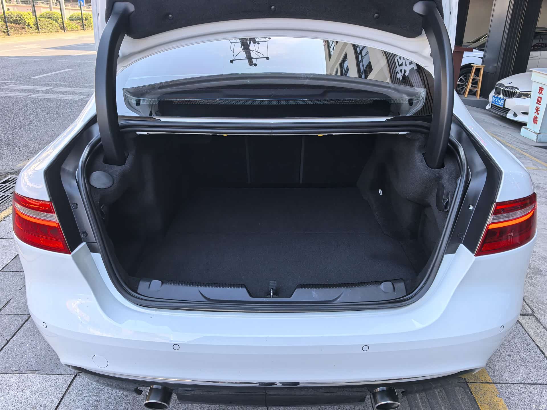 Land Rover XEL, 2019 12