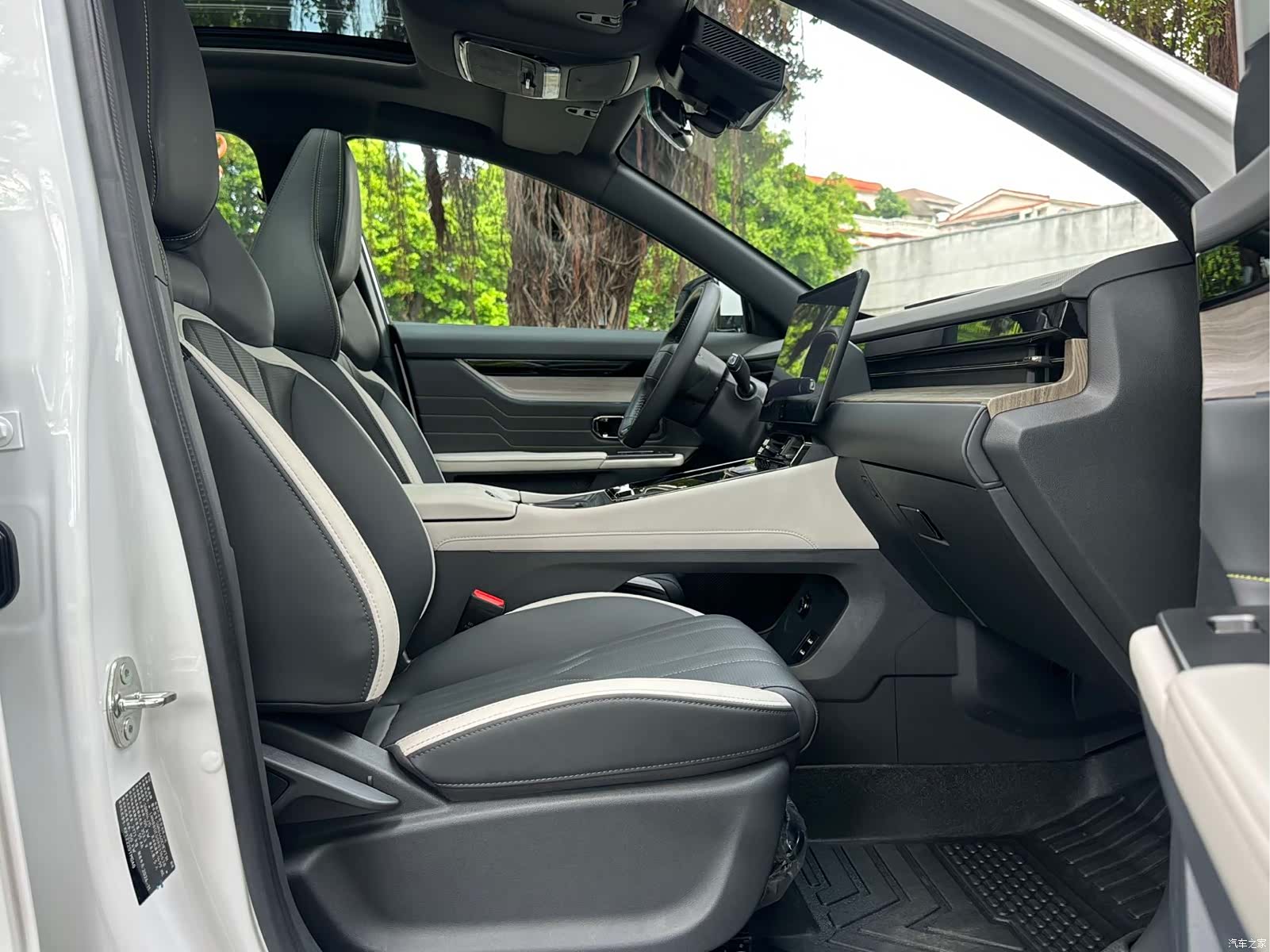 Jetour L6, 2025 12