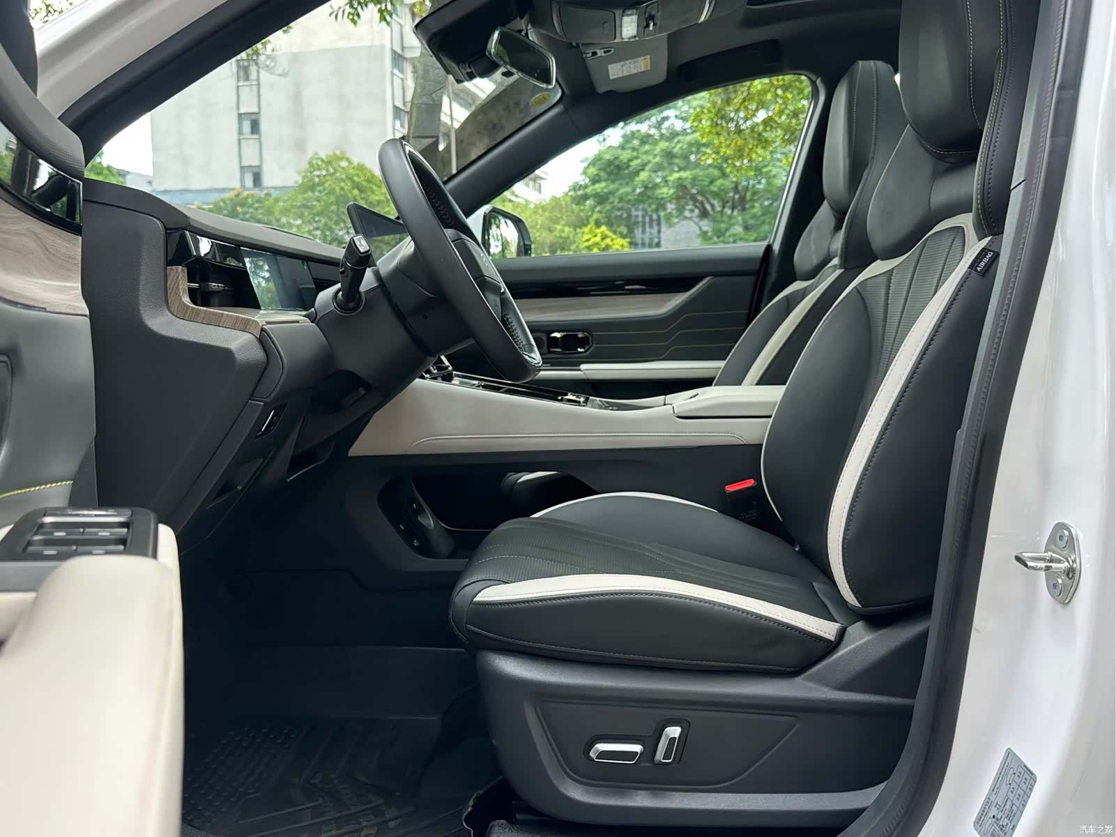 Jetour L6, 2025 10