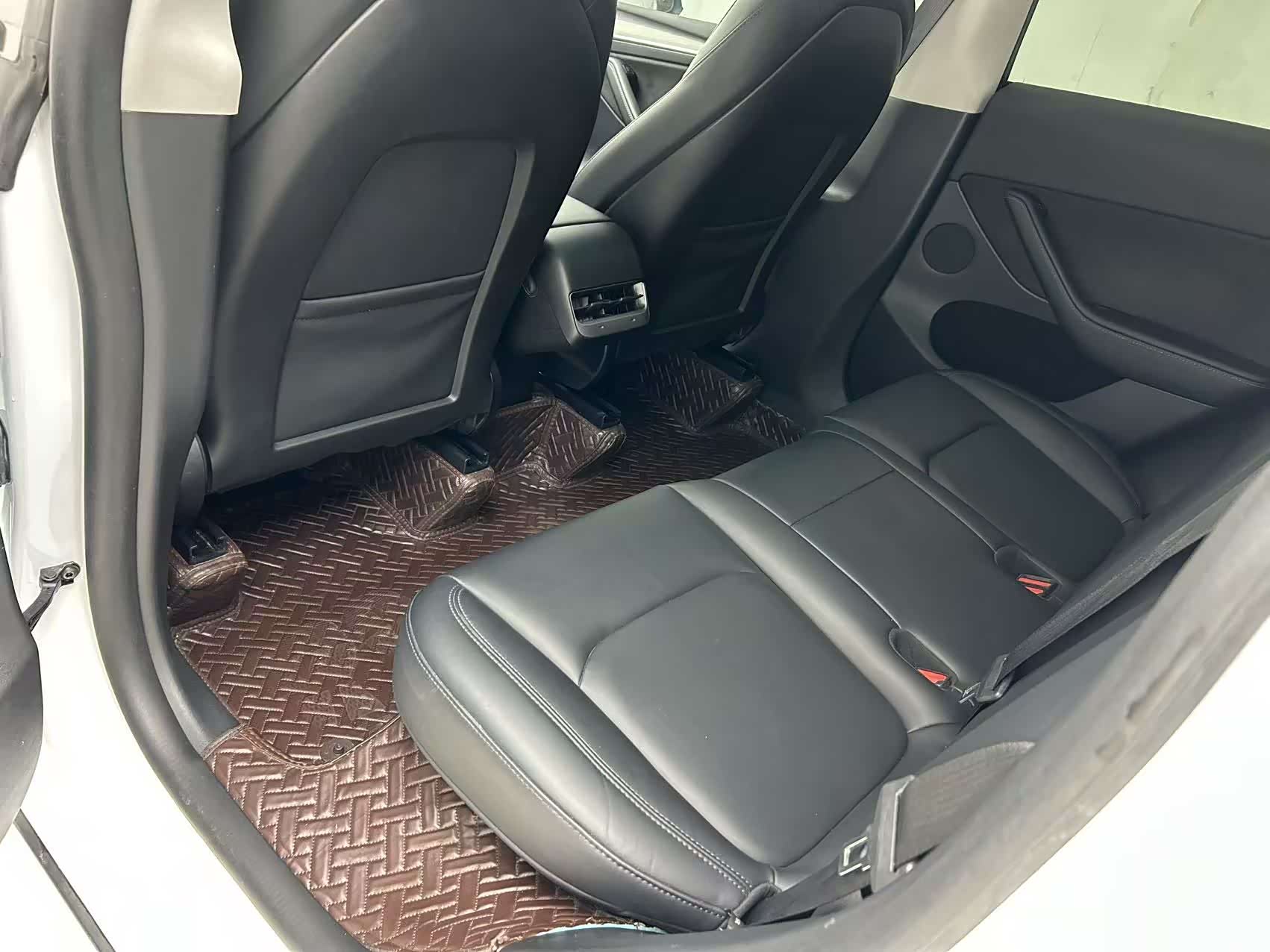 Tesla Model Y, 2024 14
