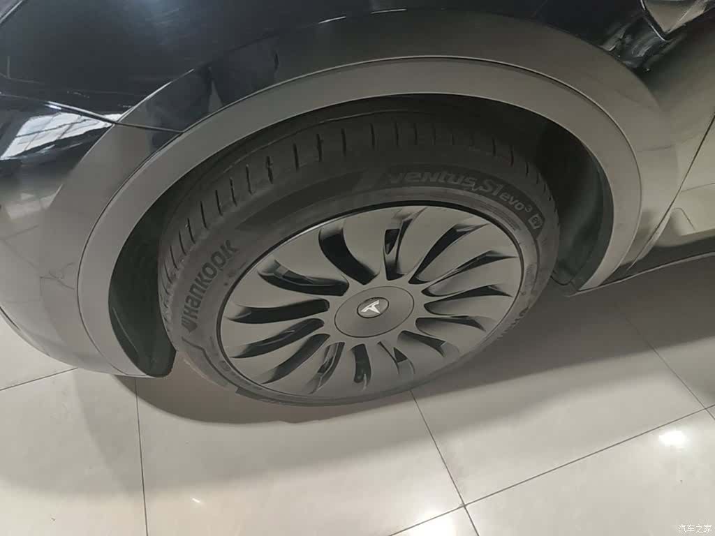 Tesla Model Y, 2023 23