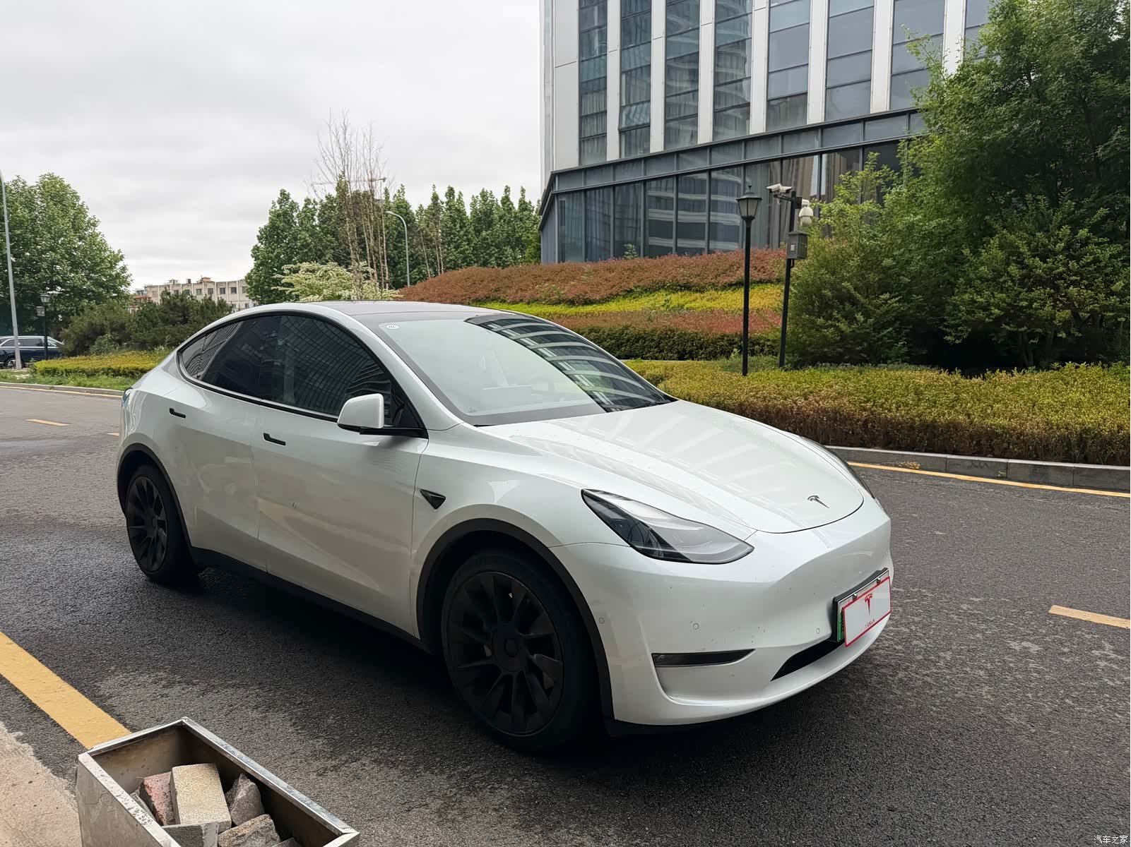 Tesla Model Y, 2021 3
