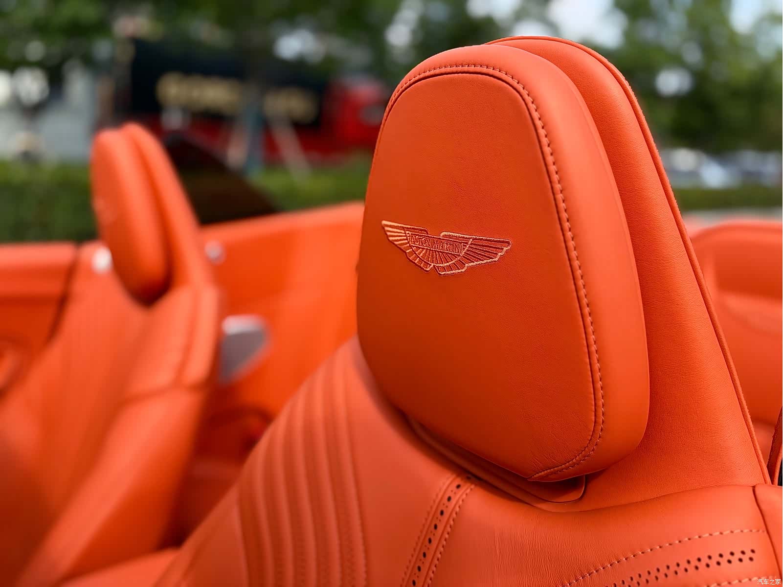 Aston Martin DB11, 2023 15