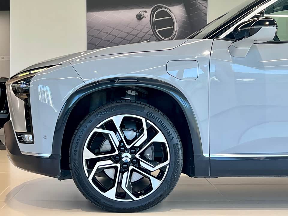NIO ES8