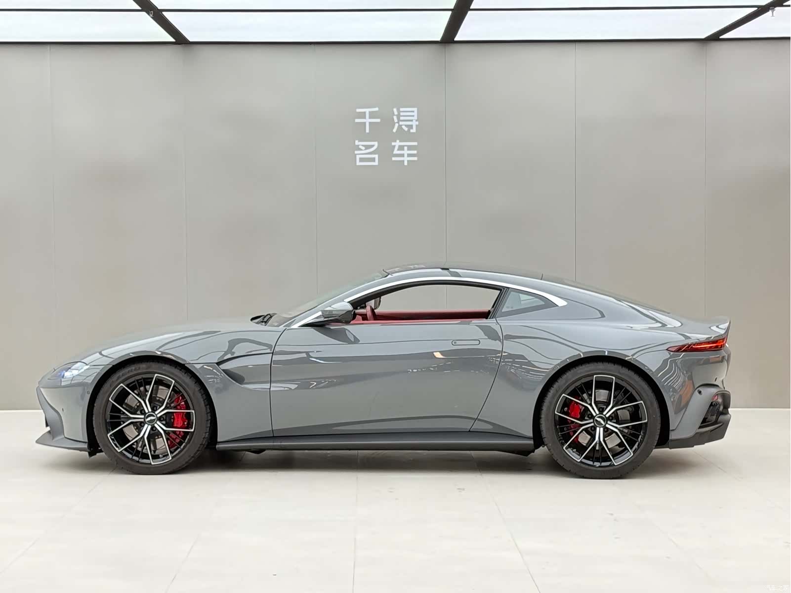 Aston Martin Vantage, 2022 13