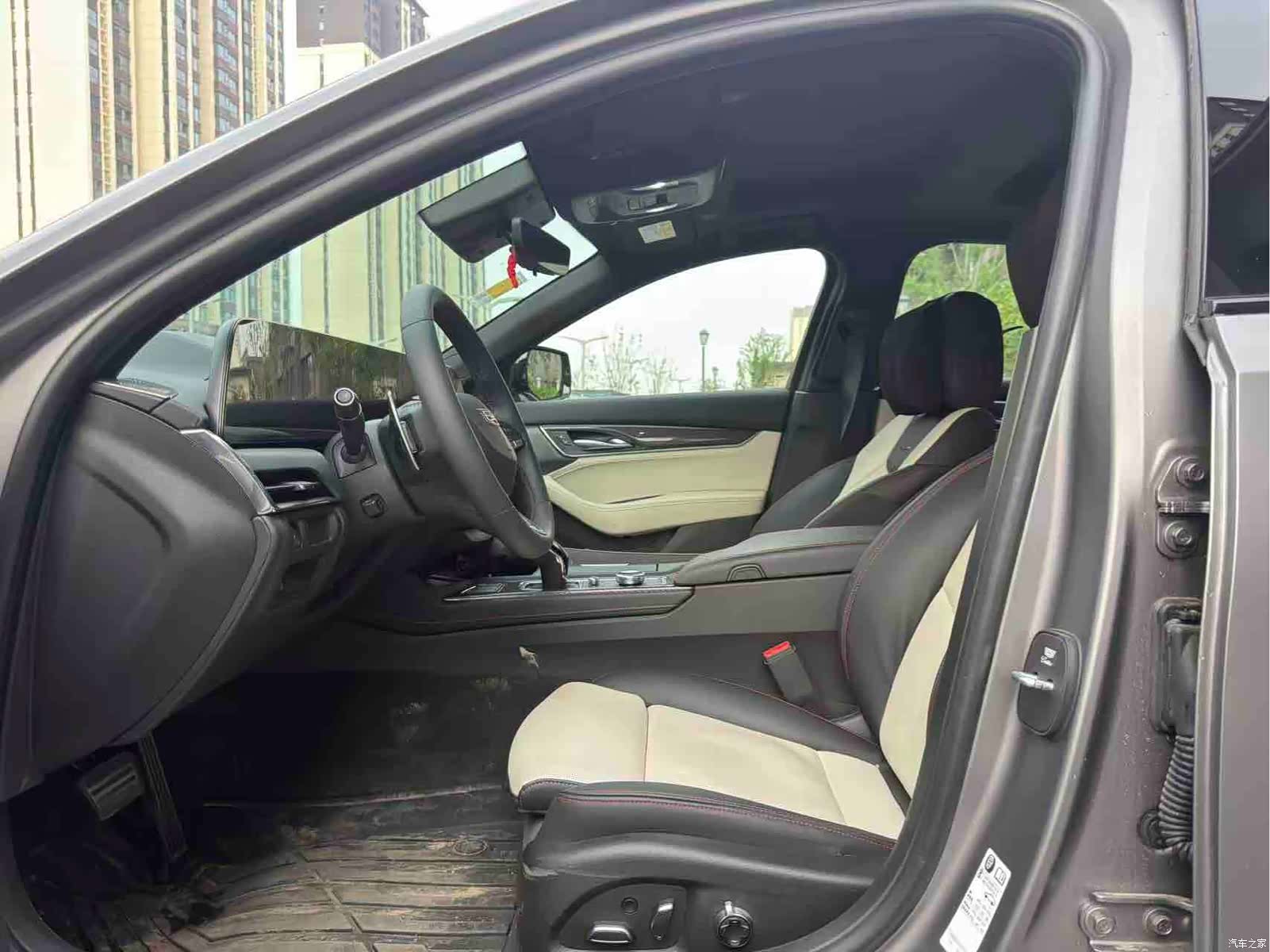 Cadillac CT5, 2026 все фото