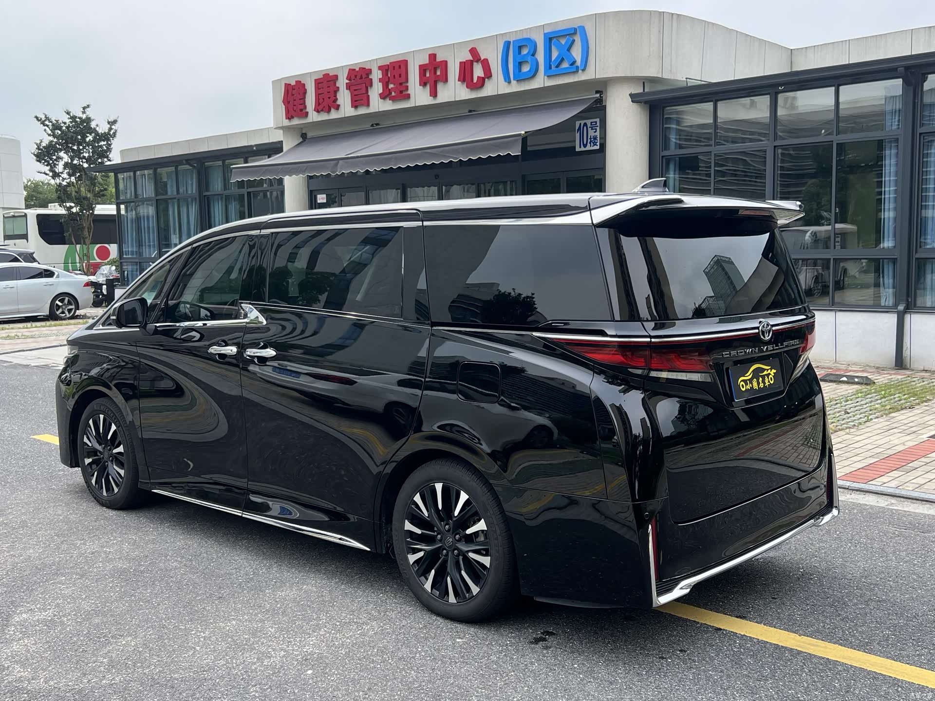 Toyota Vellfire, 2024 4