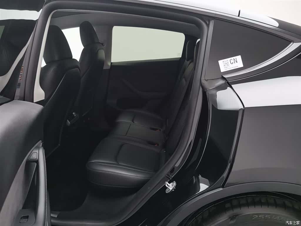 Tesla Model Y, 2023 15