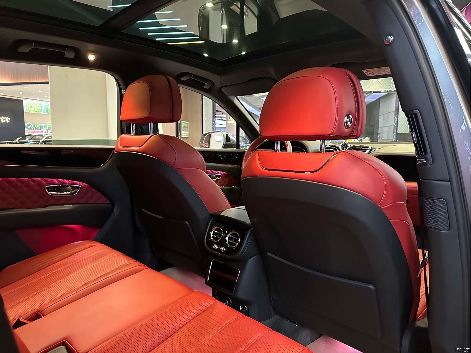 Bentley Bentayga, 2020 13