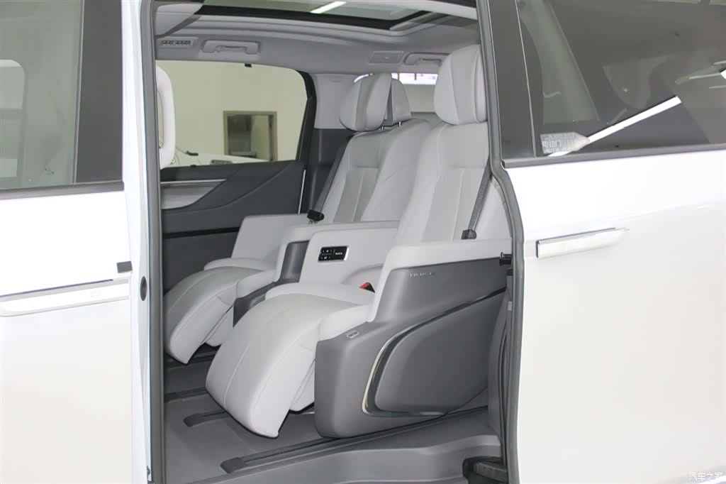 Buick GL8, 2024 8